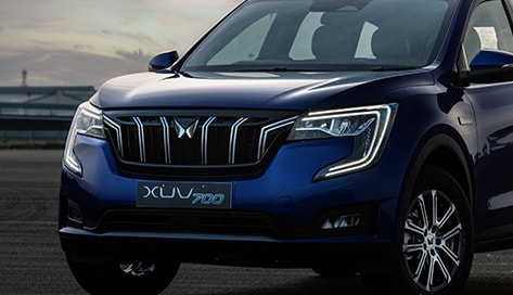 Mahindra XUV700 Blue Left Front View Image